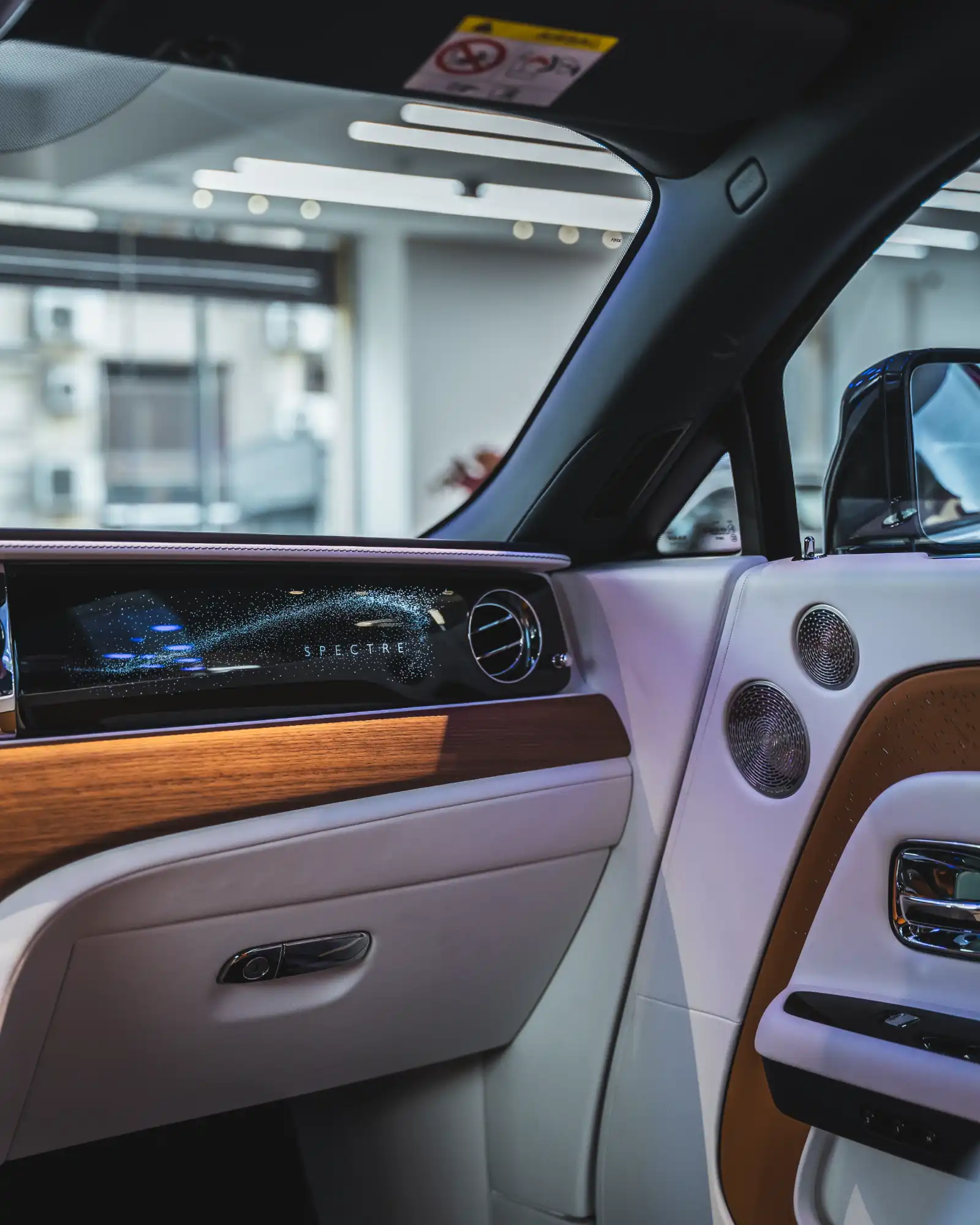 Rolls-Royce Spectre Image 15