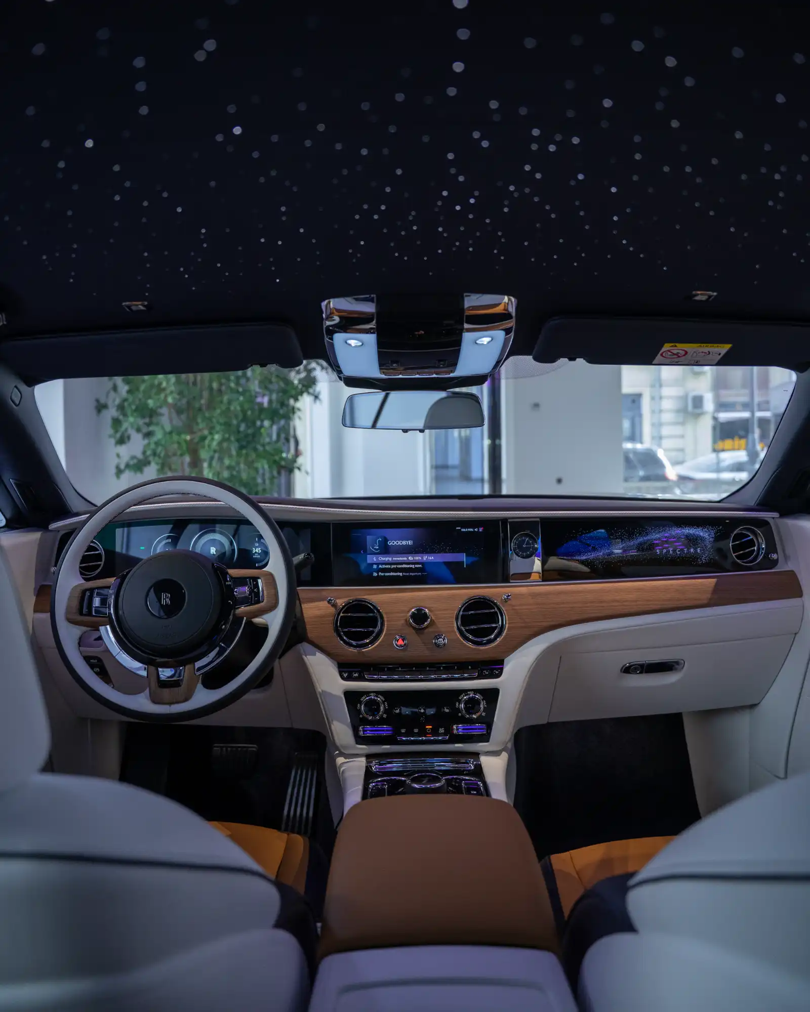 Rolls-Royce Spectre Image 16