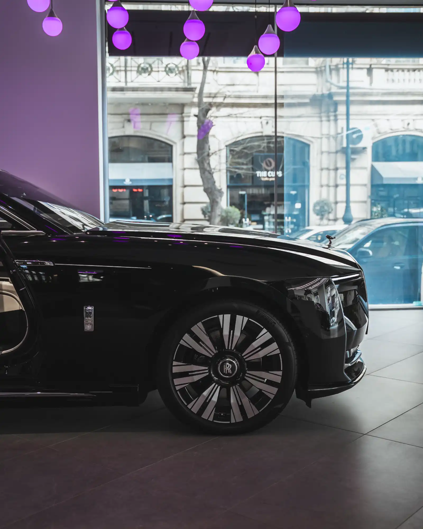 Rolls-Royce Spectre Image 16