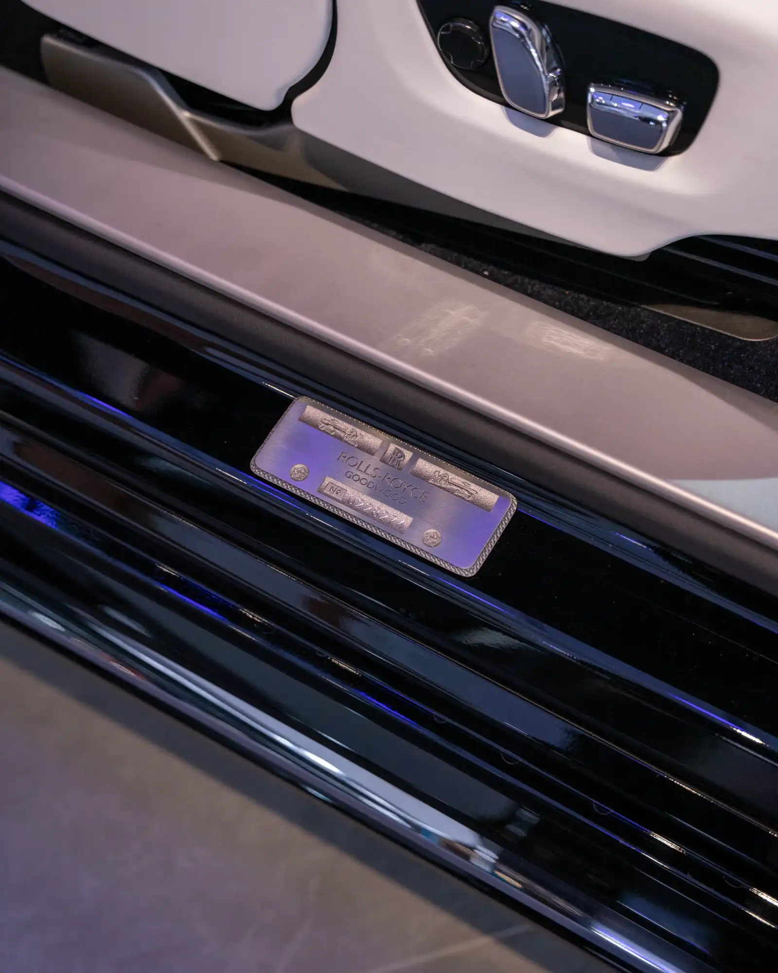 Rolls-Royce Spectre Image 16