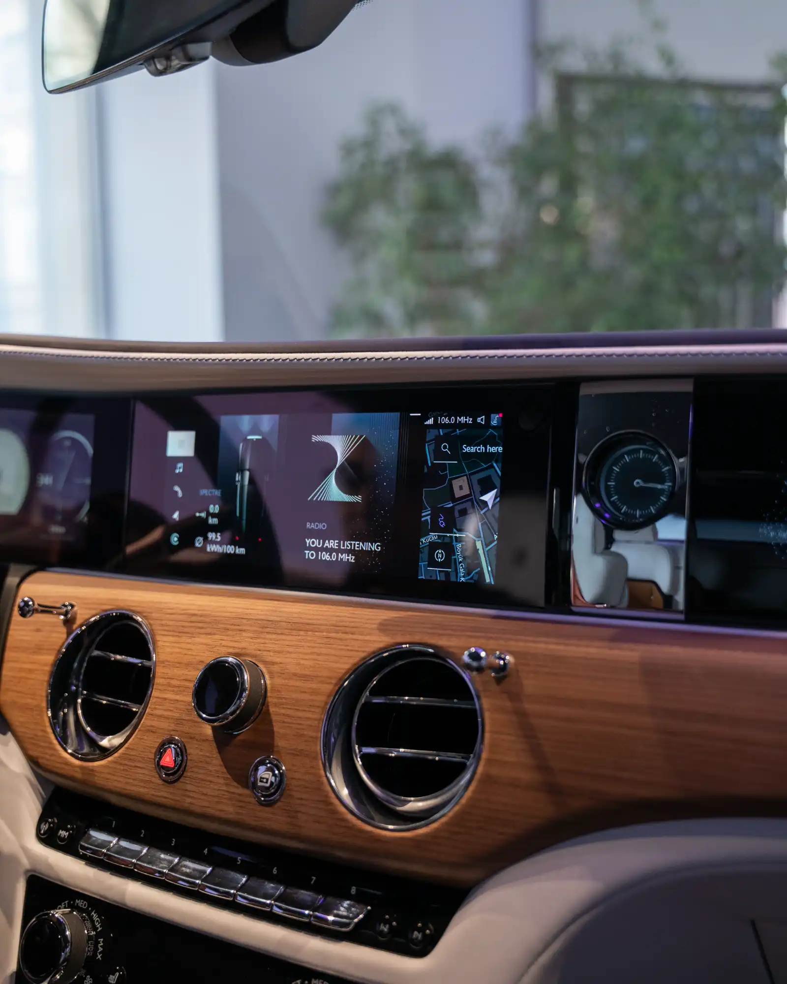 Rolls-Royce Spectre Image 11